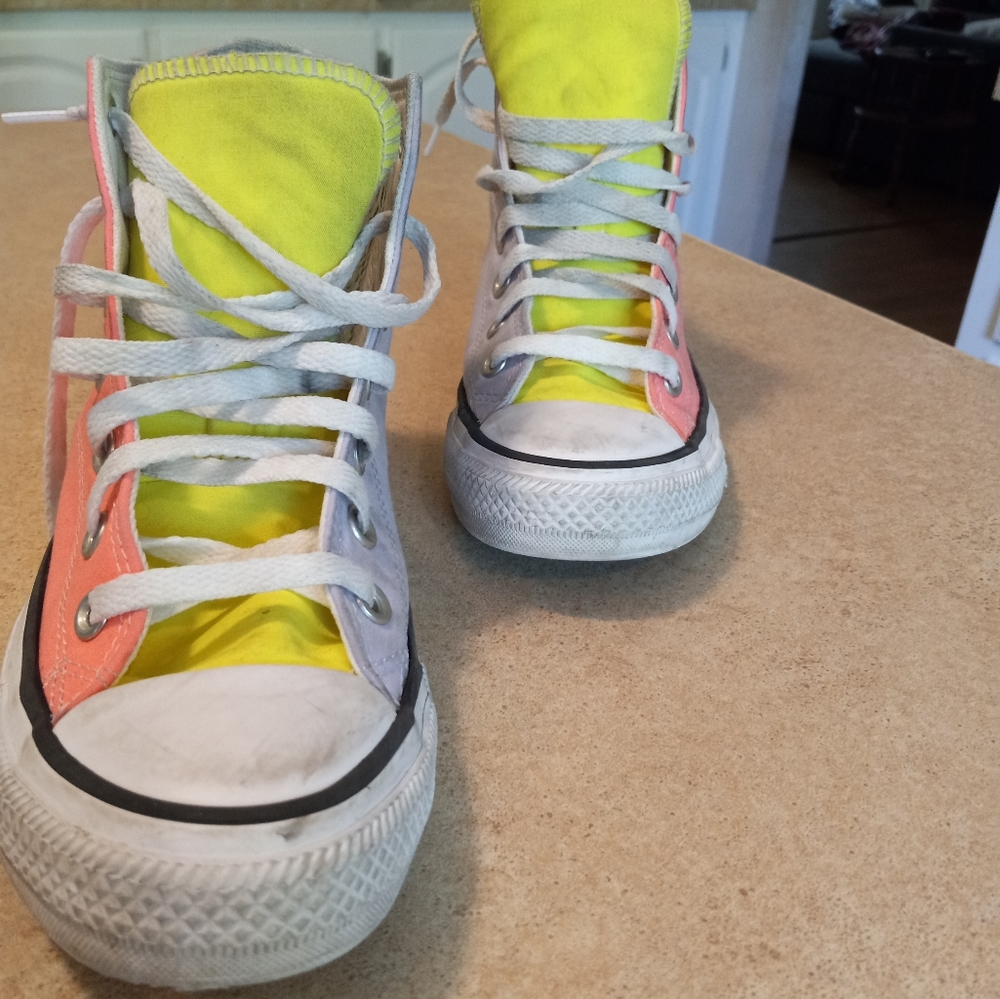 Converse - Picture 2 of 3